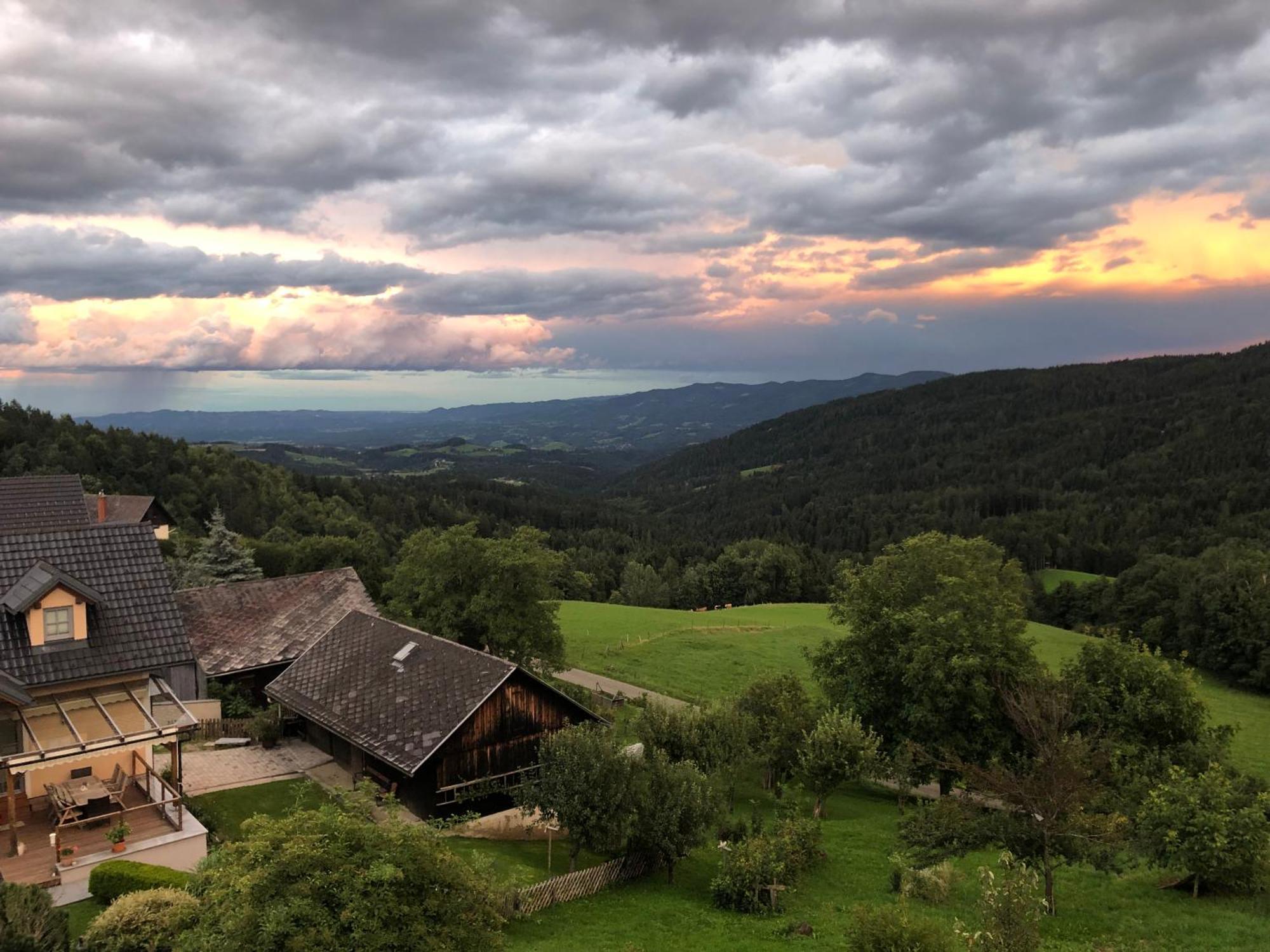 Mauthnerhube Uebernachten Mit Aussicht Apartment Sankt Oswald ob Eibiswald Екстериор снимка